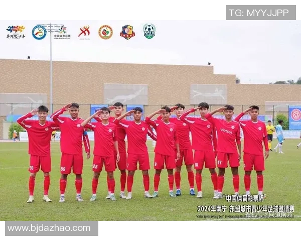 中国足球明星盘点：那些年我们追逐的绿茵传奇与现役球员